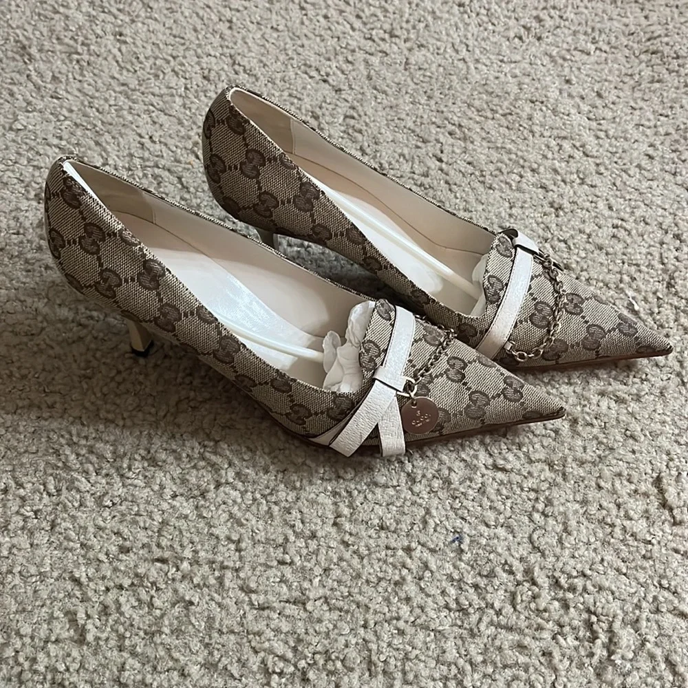 Gucci Monogram Heels - Picture 2 of 4
